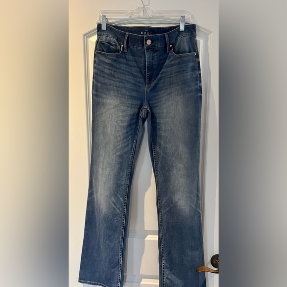 WHBM Boot Cut Jean Med Wash Size 6 - Picture 3 of 7